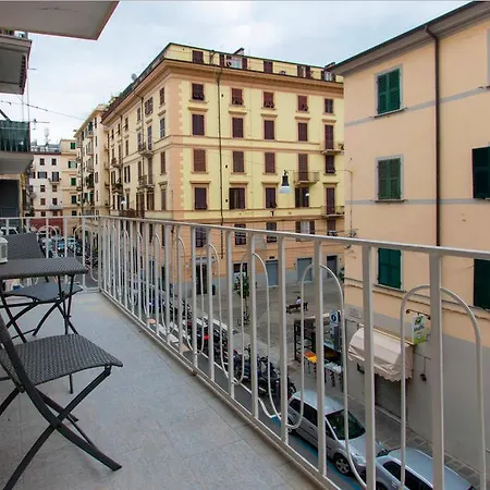 Via Colombo 3* 라스페치아