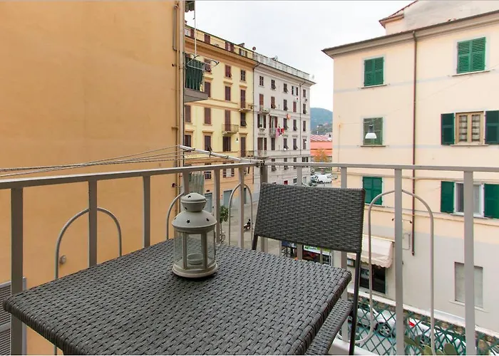 Via Colombo 3* La Spezia