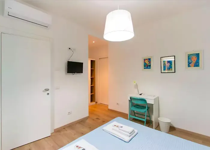 Via Colombo 3* La Spezia