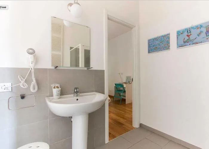 Via Colombo 3* La Spezia